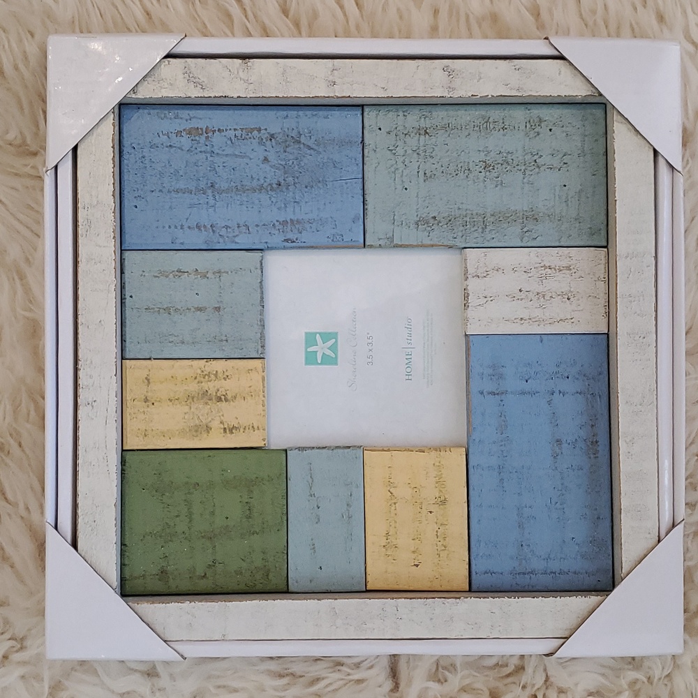 NWT 3.5 x 3.5 picture frame